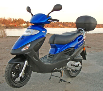 scooter.jpg (28997 bytes)